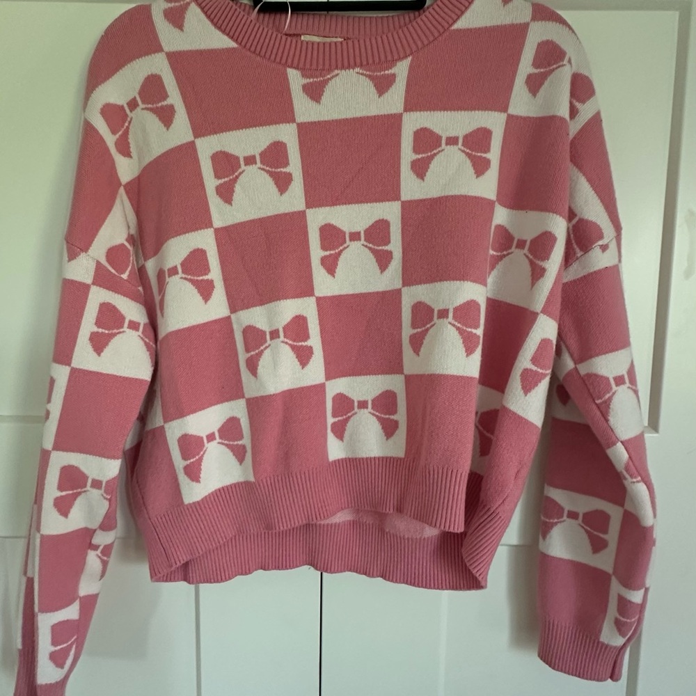 Debut Pink and White Crew Neck Sweater with Bow Pattern